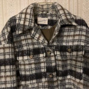Universal Thread Plaid Shacket Coat Jacket Womens Size Small Beige Pockets Lined